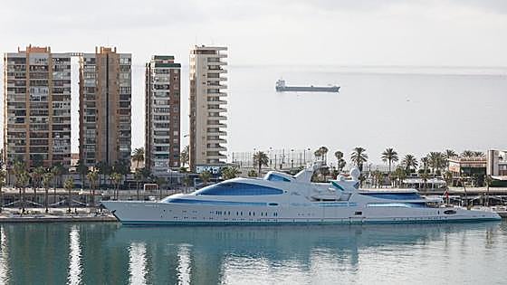 Huge yacht sails into city marina again