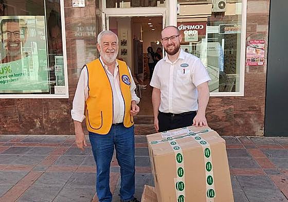 Fernando Juanes (L) collecting the pairs of glasses.