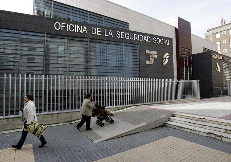 Spain's Social Security staff threaten first strike in history over shortages and delays