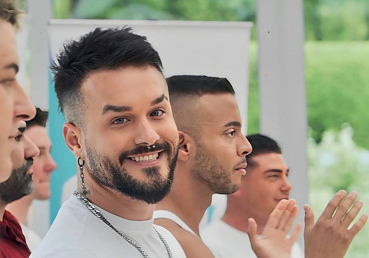 Mikel along with other finalists.