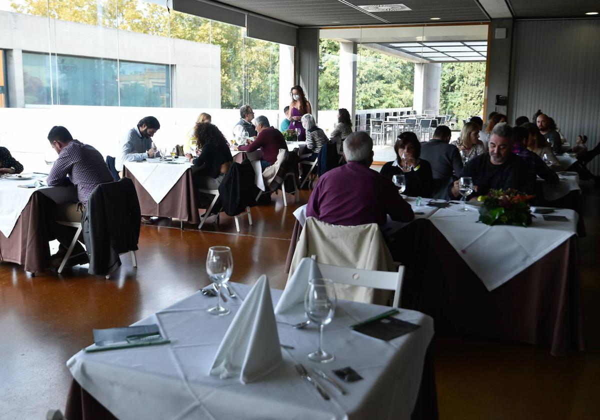 A typical restaurant scene with diners.