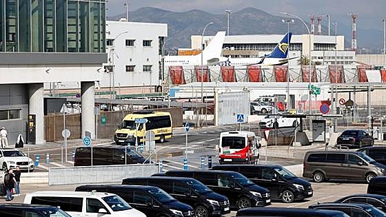 Transport providers up in arms over new access charge at Malaga Airport