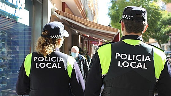 Benalmádena police recover stolen street cat shelter from Torremolinos pet shop