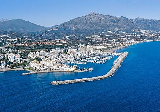 The luxury Marbella marina, Cívitas Puerto Banús.