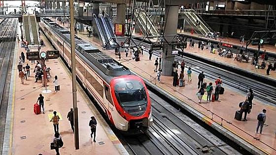 Adif spent only 30% of 2.8-billion-euros allocated to improve Spain's regional rail network last year