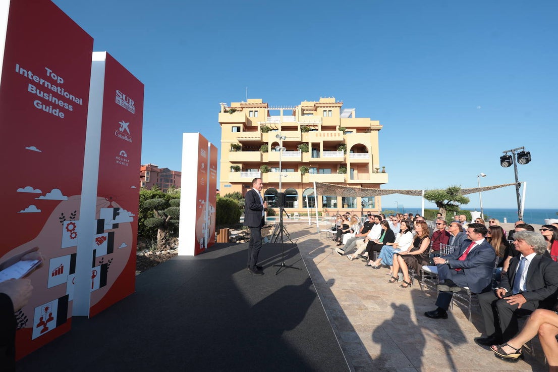 SUR in English celebrates international business