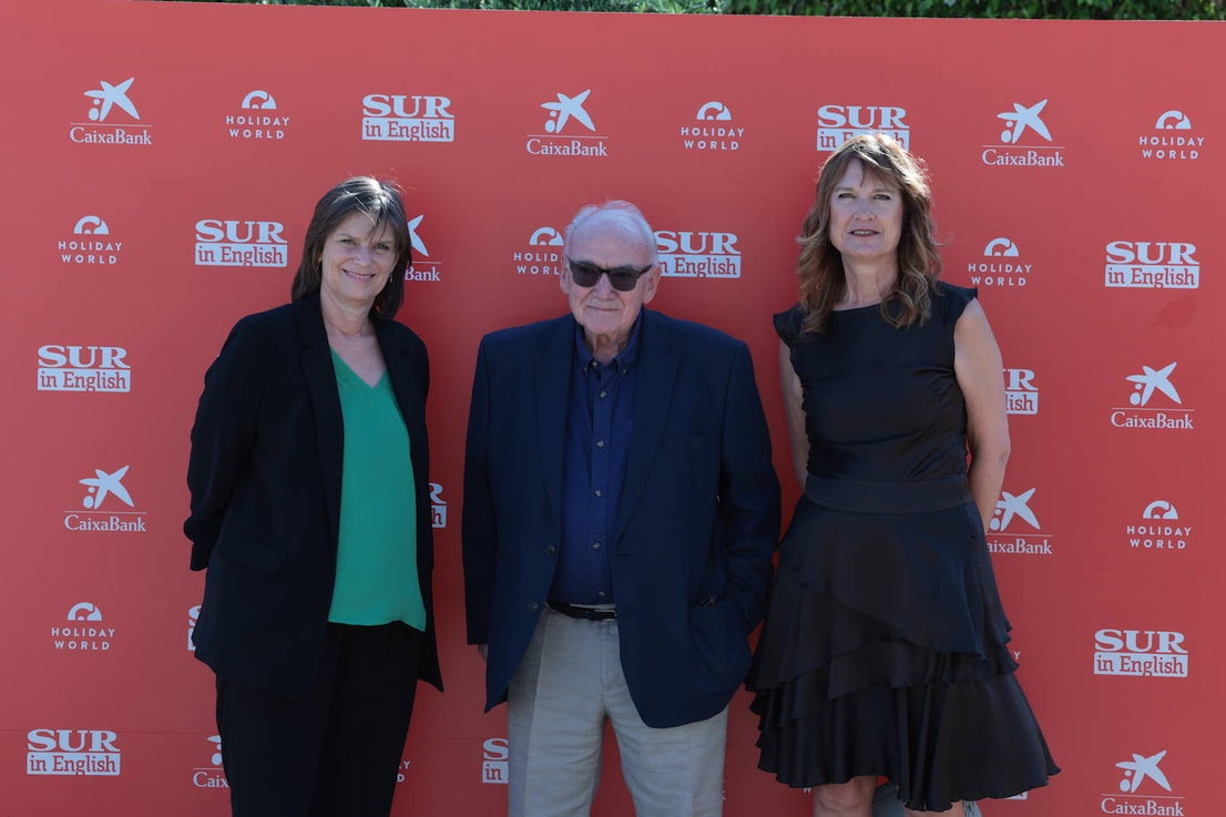 SUR in English celebrates international business