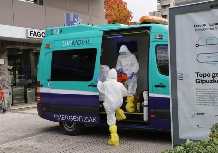 Basque health service professionals during a similar Ebola alert in 2018.