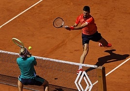 Davidovich (left) during his third-round tie with Djokovic today.