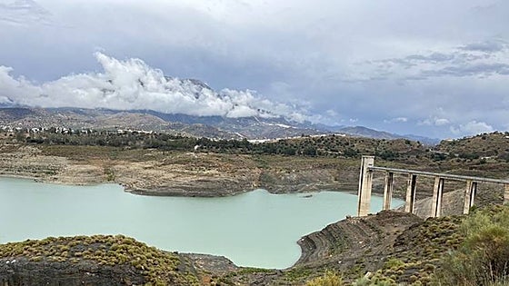 Junta approves emergency work to improve the quality of water from La Viñuela reservoir
