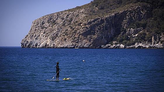 Thief throws himself off a cliff in La Herradura to avoid arrest
