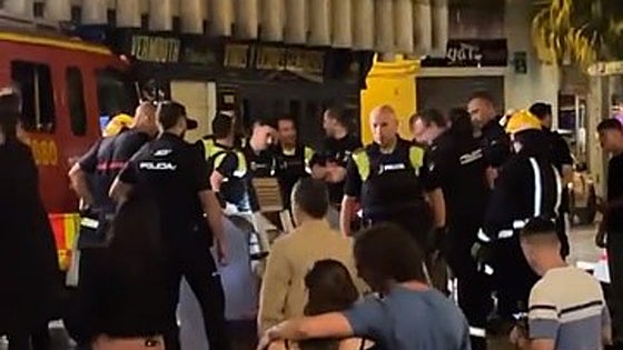 Watch as drunk tourist is rescued from underground organic waste container in Malaga