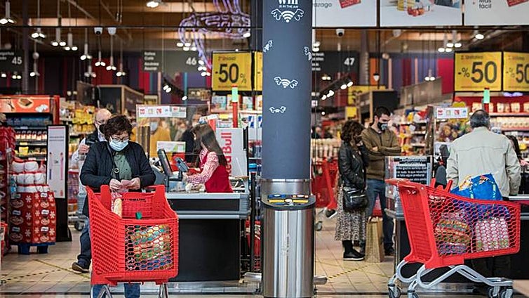Analysts predict that Spain's tax rebate on basic foodstuffs and subsidies on public transport will be extended until end of 2024