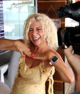 Imagen secundaria 2 - English-language TV show marks 400 weeks on the coast