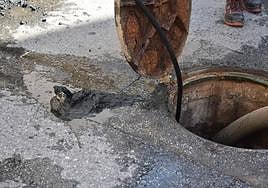 Work to clear the blockage on Avenida de la Vega.