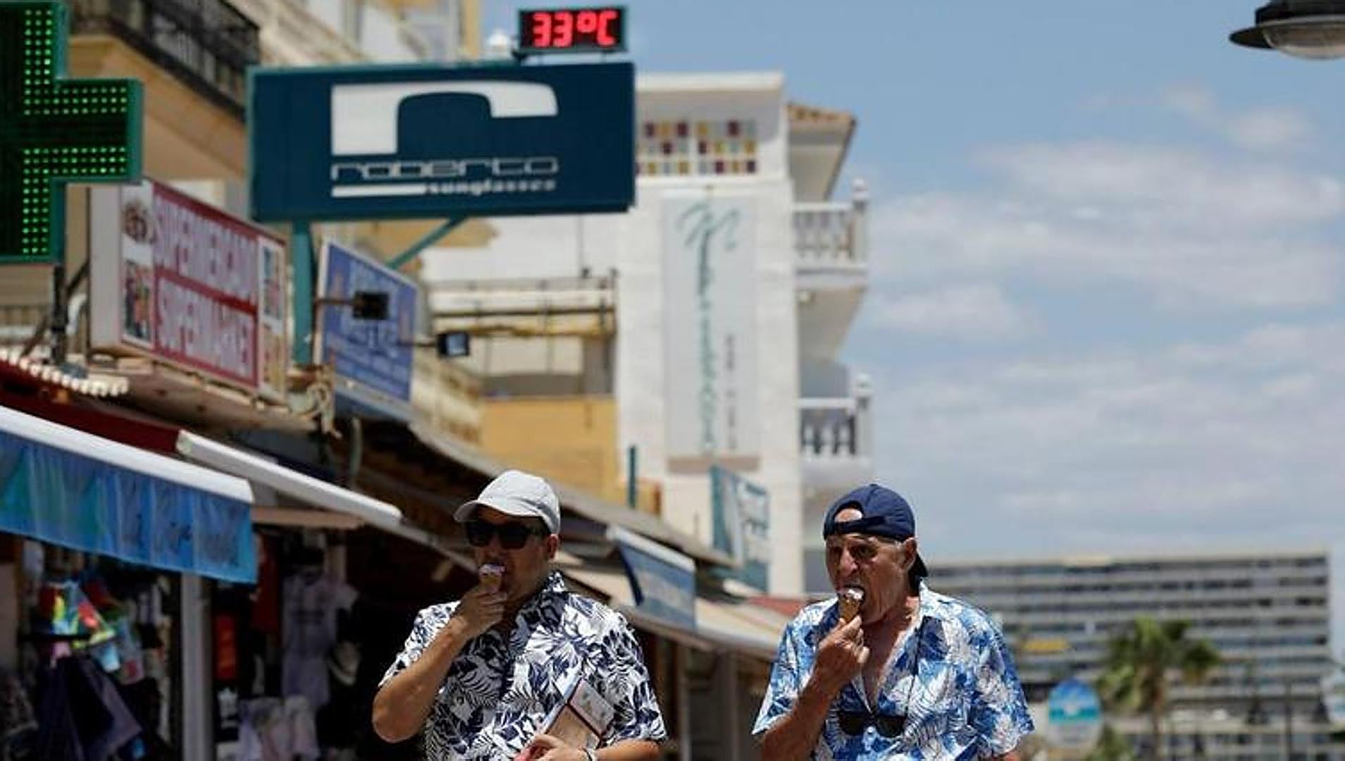 First 'terral' wind of summer blasts Malaga with intense 35C heat - Vimarsana News