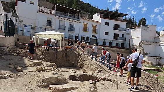Cártama marks European Archaeology Days with guided tour of excavation site