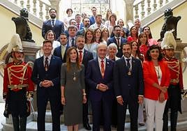 The 31 councillors of all parties on Malaga city council pose with mayor De la Torre (front centre).