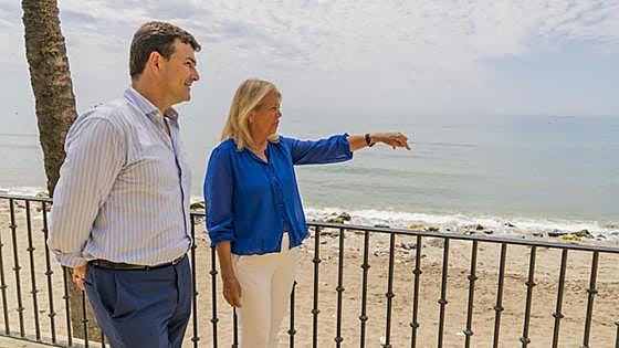 Town hall refuses to remove seawall protecting promenade