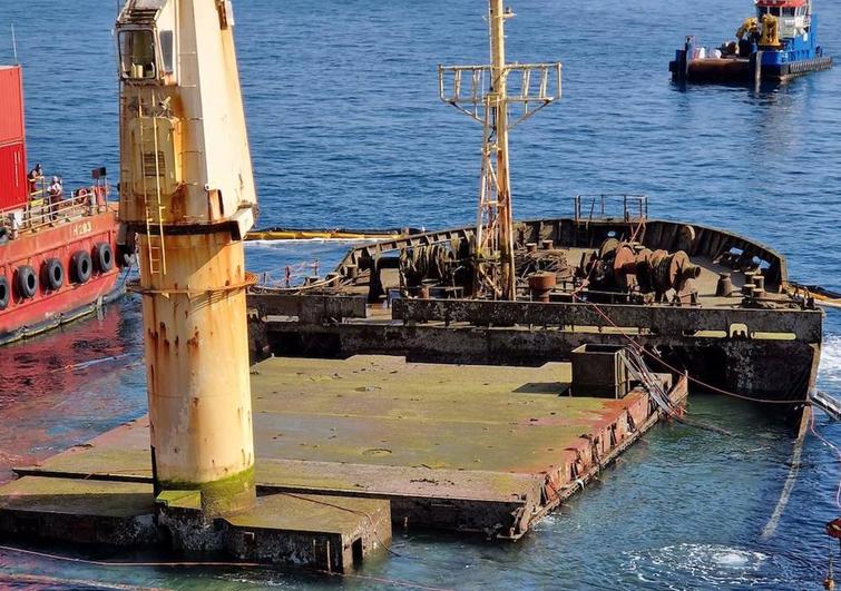 Operation to lift OS 35 bow begins off Gibraltar