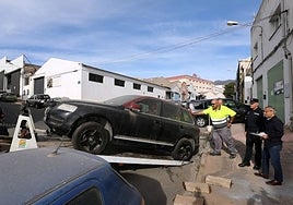 Abandoned cars being removed from Marbella's roads.