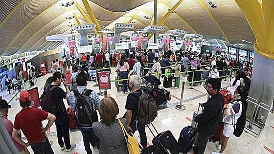 Ten companies bid for private security contracts at 46 Spanish airports