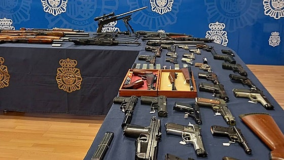Operation Rambo: more than fifty assault weapons found at an abandoned house in Estepona