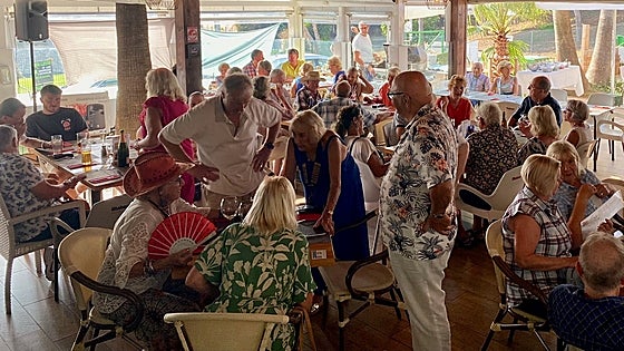 Around 100 Lions and guests enjoy Texas-themed fundraising night