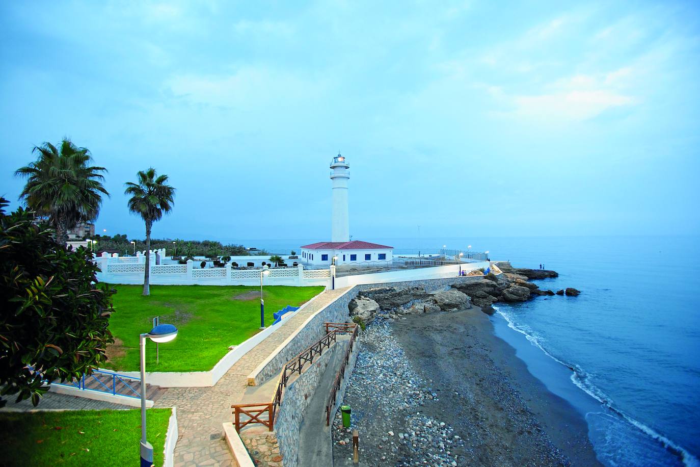 Imagen secundaria 2 - Top, left and right: Mijas Pueblo, Casares and Torrox.