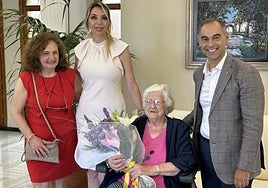 Carmen with her daughter (l) at the town hall on Thursday.