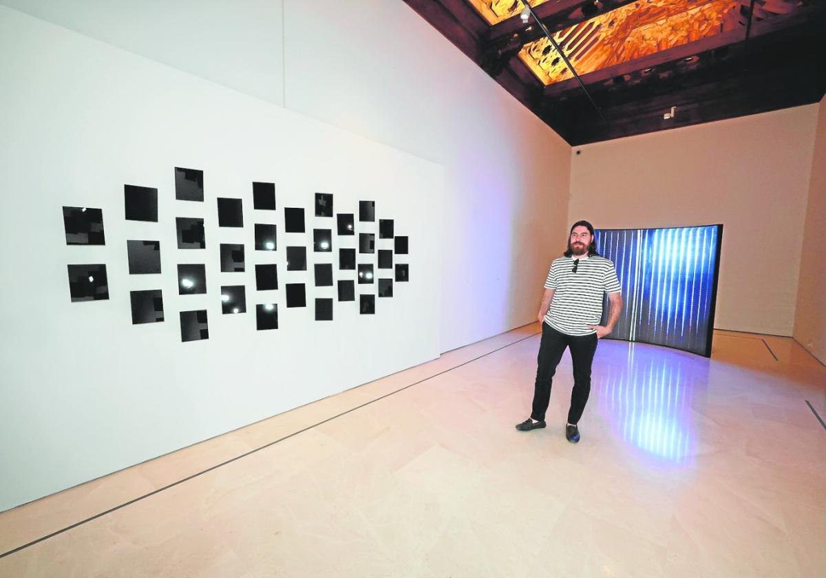 Cachito Valdés, next to two of his art installations.