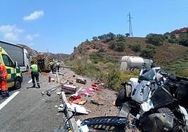 Two dead and long tailbacks on AP-7 as lorry plunges down embankment after colliding with two cars