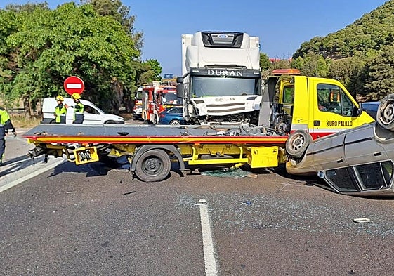 Accident on the AP-7 at the El Higuerón junction.