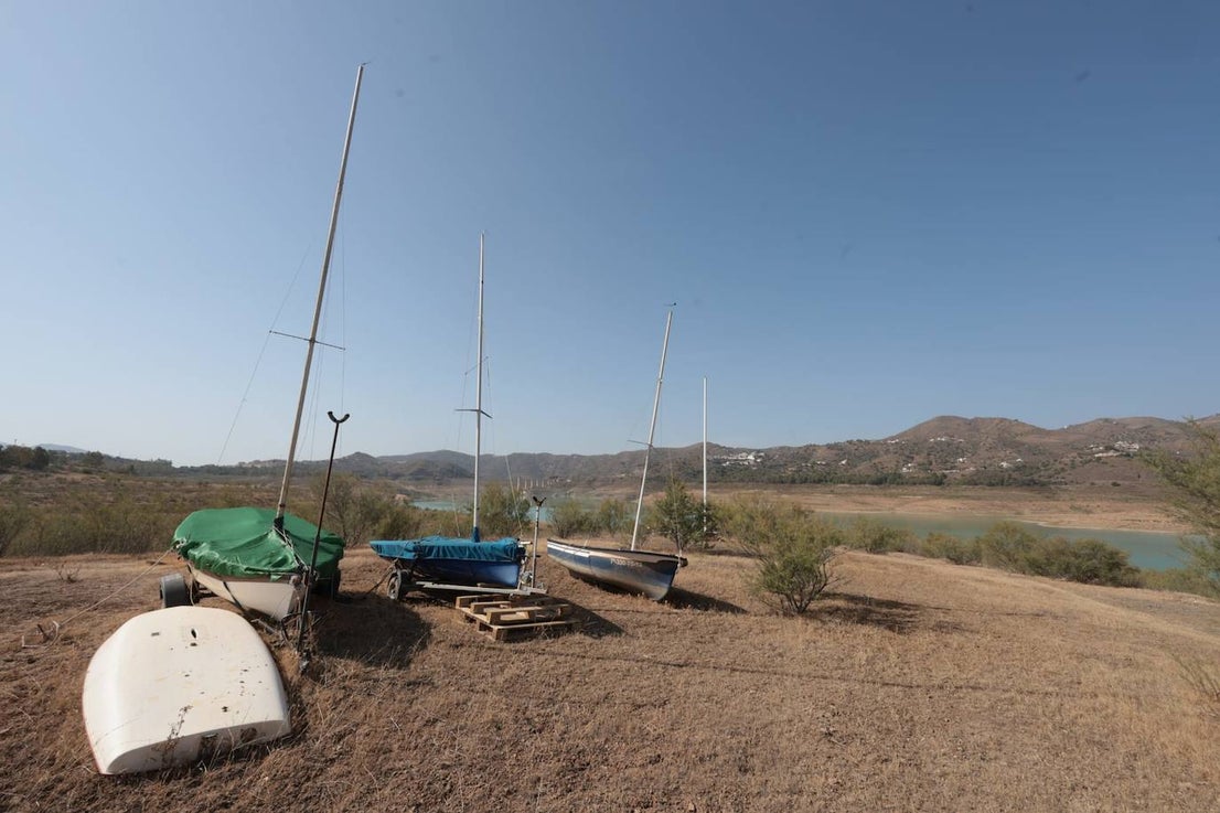 The critical state of Malaga's La Viñuela reservoir, in pictures