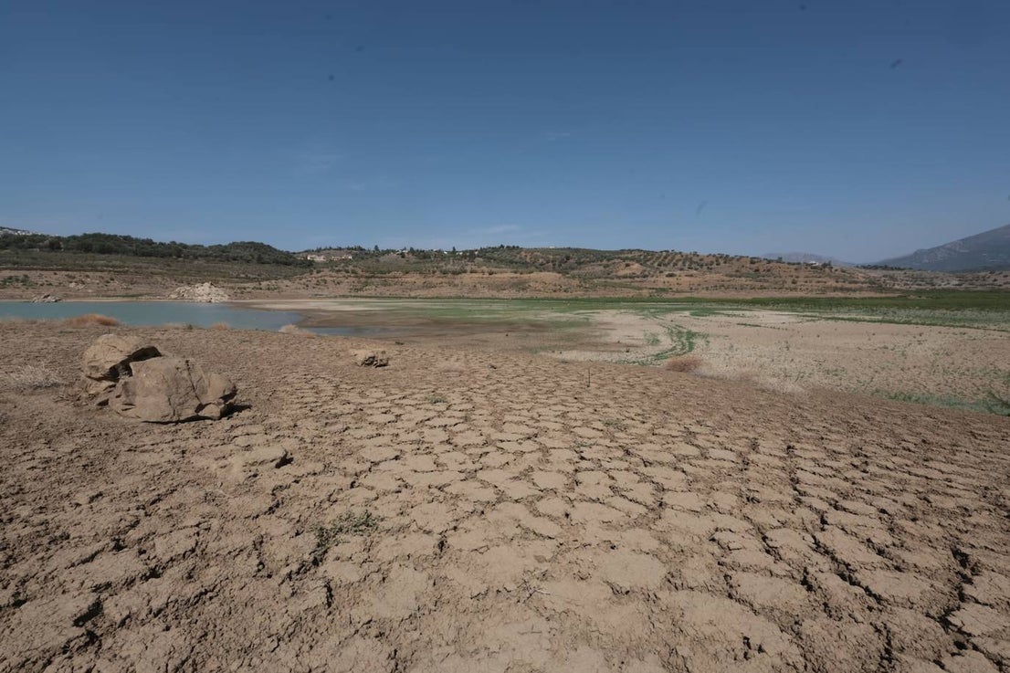 The critical state of Malaga's La Viñuela reservoir, in pictures