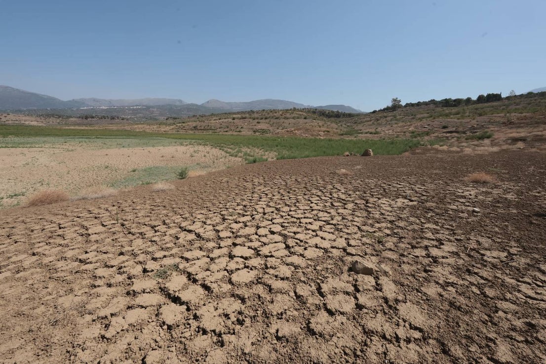The critical state of Malaga's La Viñuela reservoir, in pictures