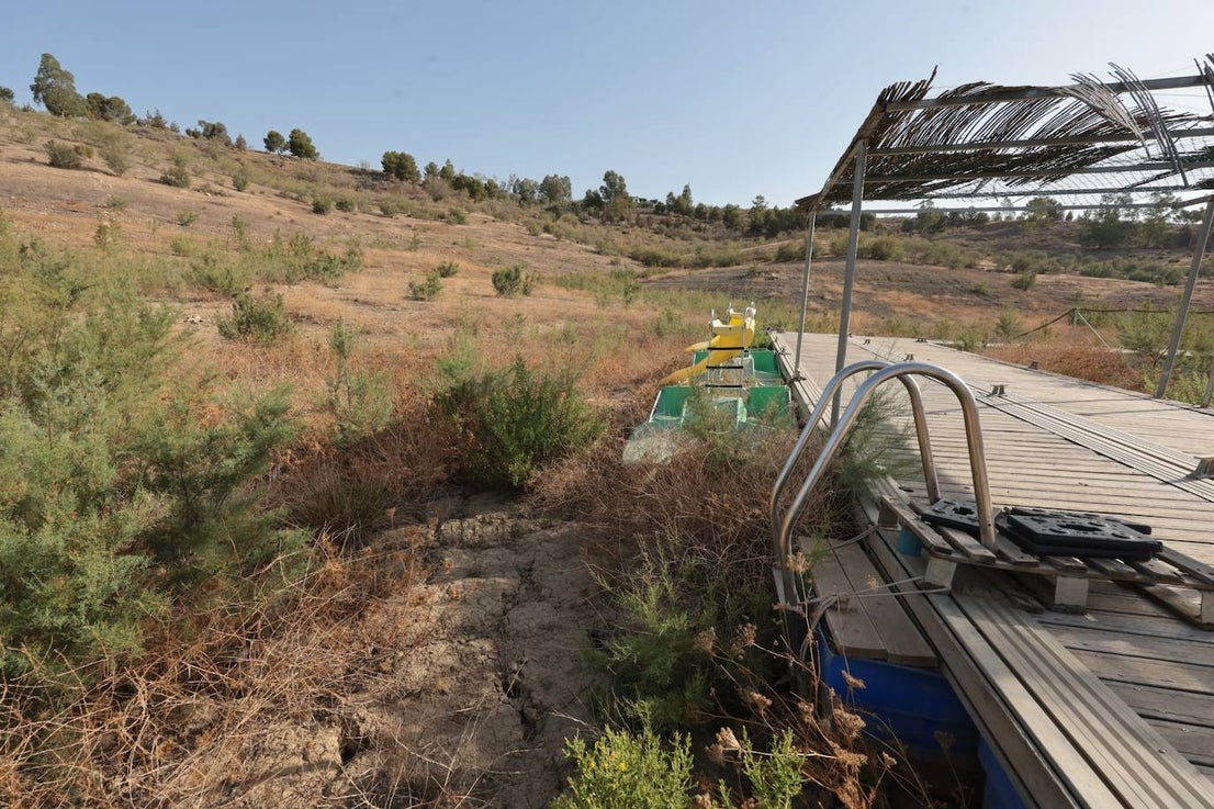The critical state of Malaga's La Viñuela reservoir, in pictures