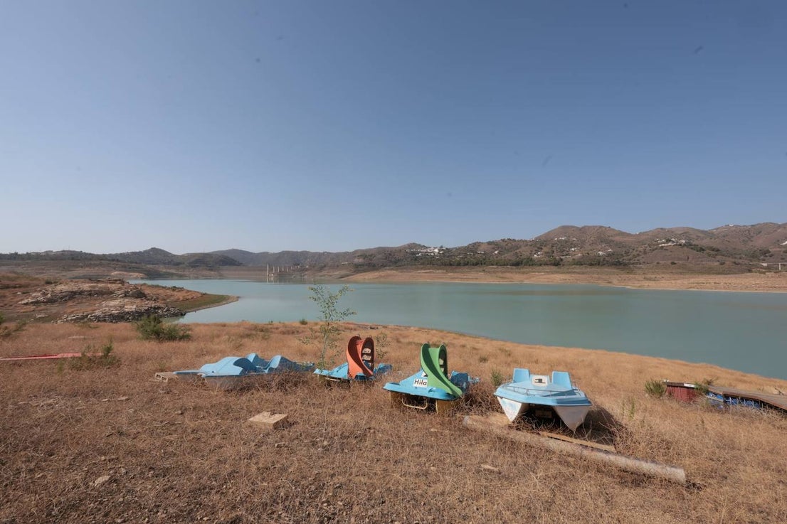 The critical state of Malaga's La Viñuela reservoir, in pictures
