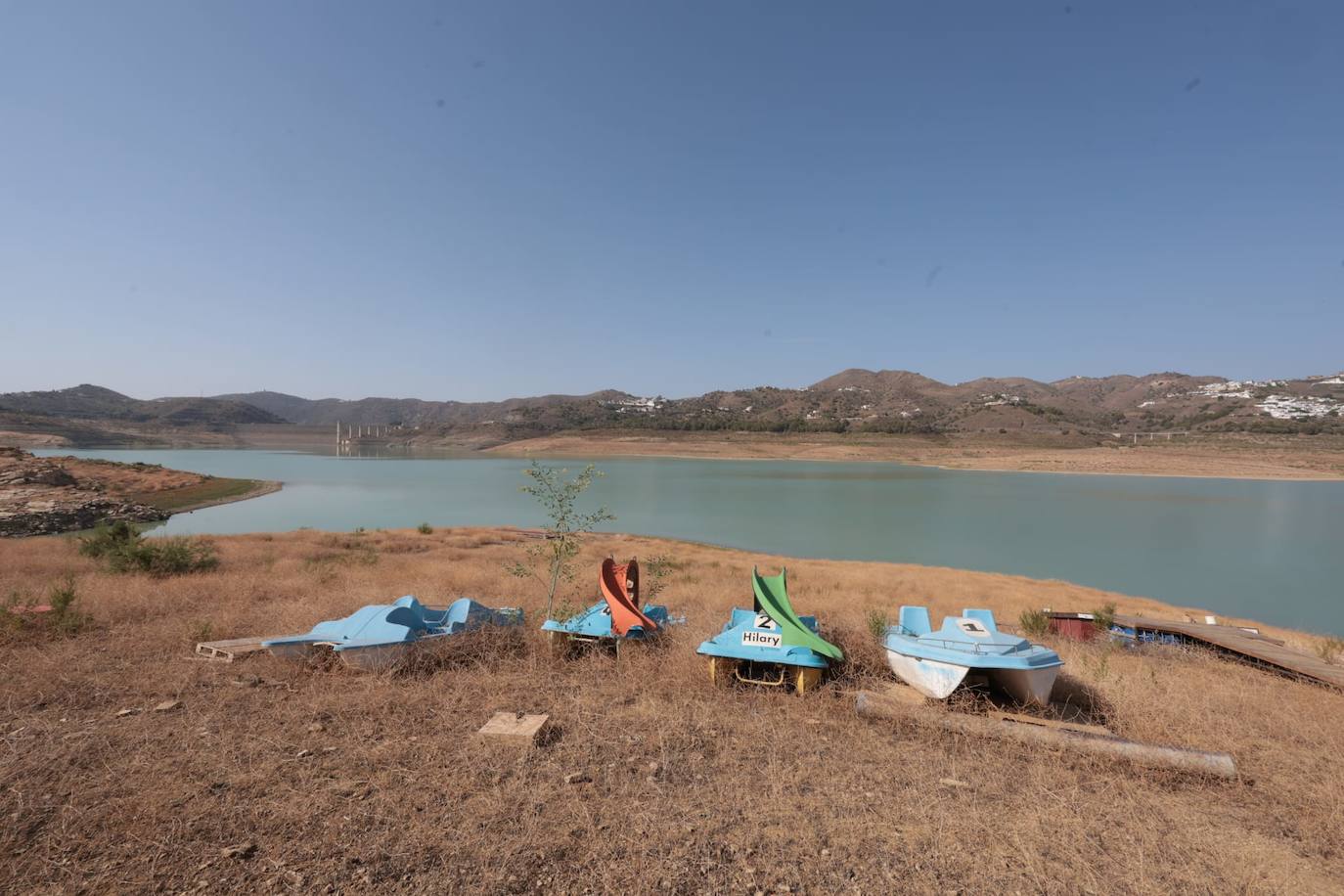 The critical state of Malaga's La Viñuela reservoir, in pictures