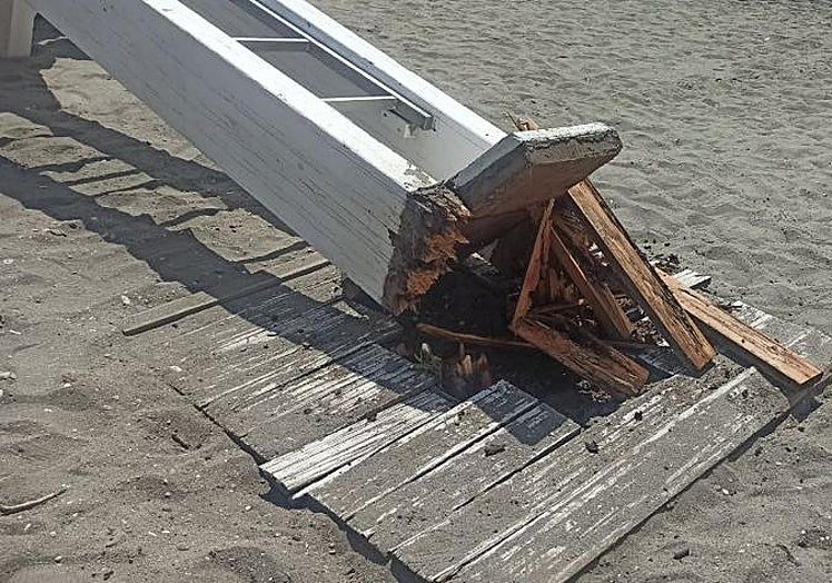 Image of the base of the watchtowe that collapsed on Tuesday on Ferrara beach in Torrox.