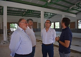 Joaquín Villanova (l) at the institute earlier this week.