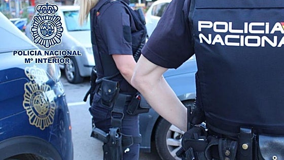 Police manhunt after driver runs over partner with stolen car in Antequera