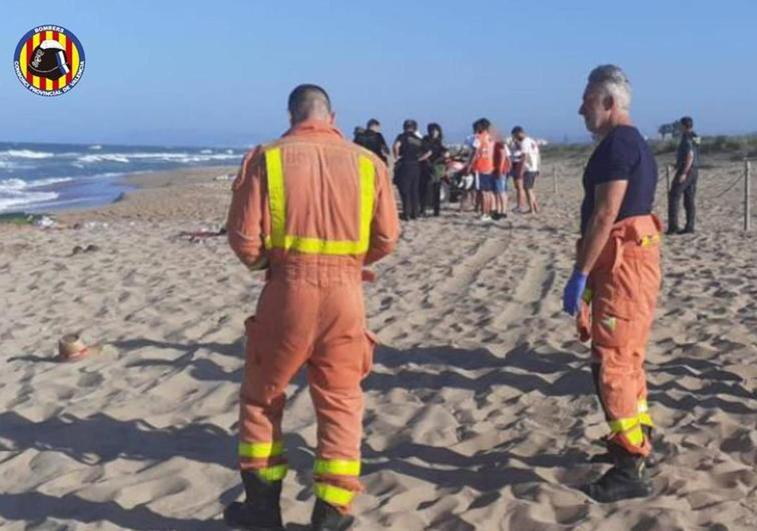 Emergency services at Tavernes beach.