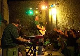 The festival is held in front of the Real Colegiata Santa María.