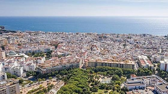 A 66-year-old man dies after being found in swimming pool of a villa in Estepona