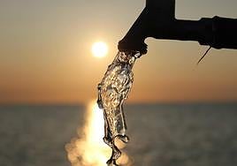 La Torrecilla beach in Nerja, the only municipality on the Axárquia coast that has maintained full shower services on the beaches.
