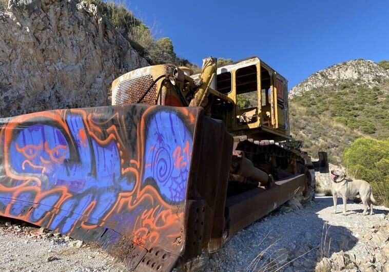 A 20-year-old graveyard for scrap in the middle of the Axarquía mountains