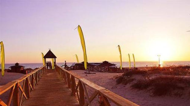 Access to Cortadura beach.