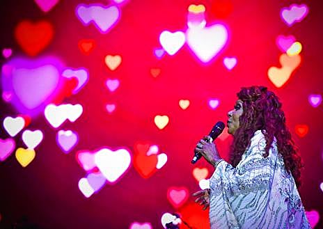 Imagen secundaria 1 - Photo special: Gloria Gaynor and Bonnie Tyler make history in Malaga, by sharing a stage for first time ever