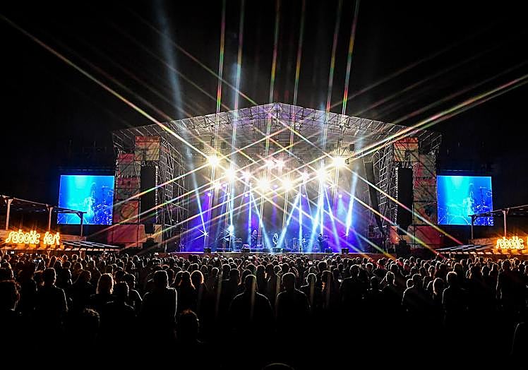 Imagen principal - Photo special: Gloria Gaynor and Bonnie Tyler make history in Malaga, by sharing a stage for first time ever